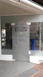 Umgestaltung eines Eingangsbereiches mit Glasdekorfolie
Tür nachher